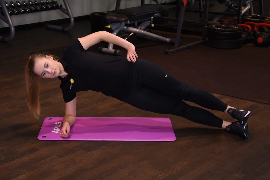 Plank bokiem na prostych nogach