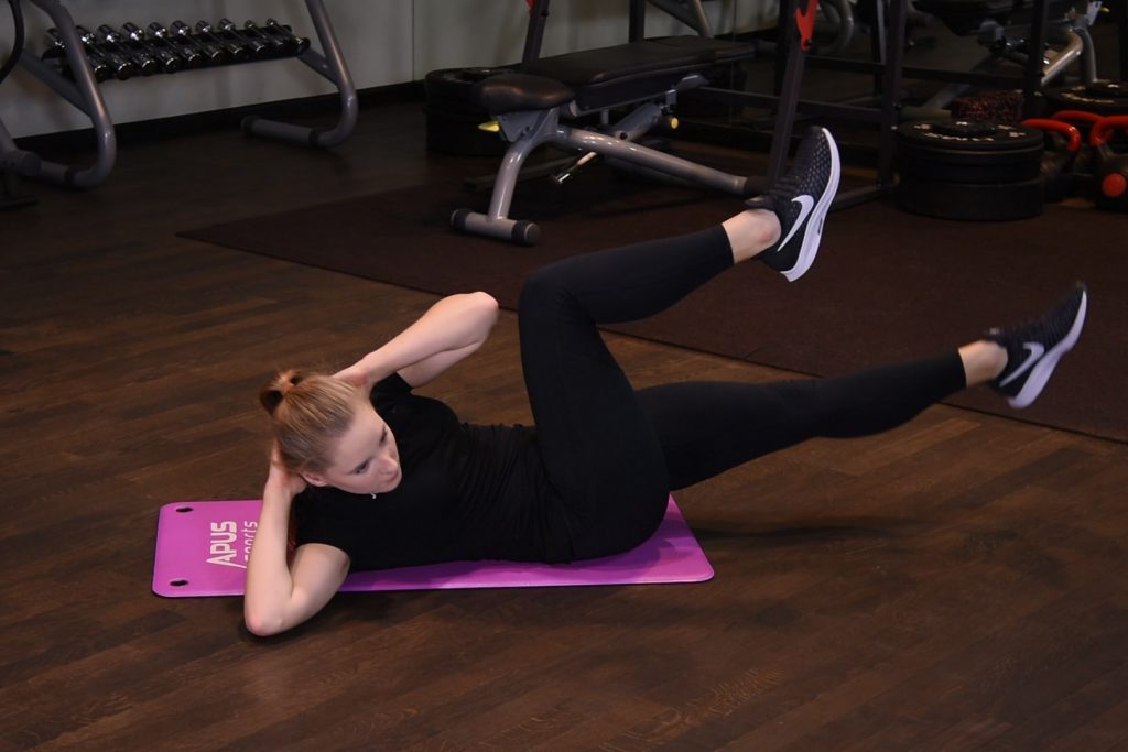 Rowerek - skręty brzucha z uniesionymi nogami