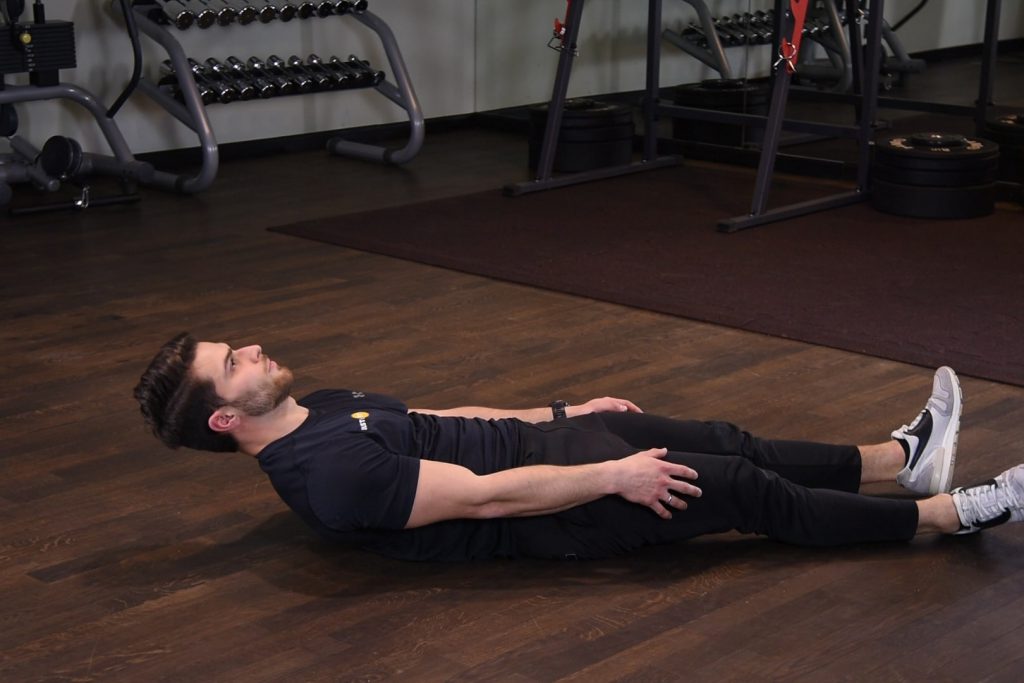 Spięcia brzucha z wyprostowanymi nogami Spięcia brzucha z wyprostowanymi nogami