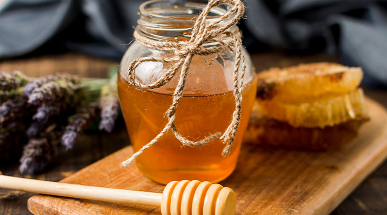 Miód – jakie są jego właściwości? Dowiedz się wszystkiego o miodzie!